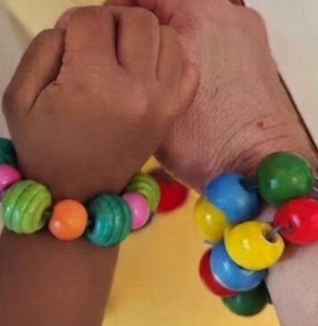 Il piccolo, nato ad agosto a Lecce, lotta in un ospedale di Roma tra interventi chirurgici e un trapianto: i genitori sono soli, e la comunità di Falasche si mobilita per sostenerli 