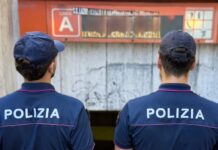 Lo zaino come schermo, il complice per distrarre: i furti in metro e in centro a Roma