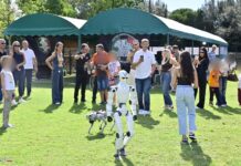 All'evento "Insieme senza barriere" del Dog Village di Ostia presentato il progetto di pet therapy: cani, droni, sport inclusivo e corsi di ristorazione per l'inserimento lavorativo.