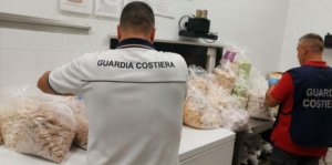 Giro di vite della sulla pesca illegale nel Lazio: sequestrati quasi 200 chili di prodotto ad Anzio 1