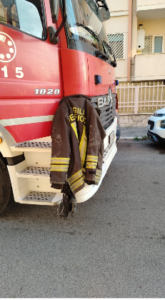 Incendio in un attico di Ostia Ponente: un uomo portato in salvo dai vigili del fuoco (VIDEO) 3