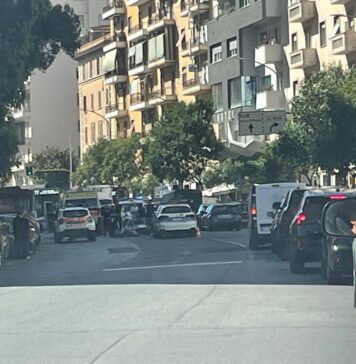 Scontro frontale tra due scooter: traffico paralizzato a San Giovanni