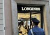 Spaccata in via del Corso, auto-ariete contro la boutique Longines: rubati orologi di lusso