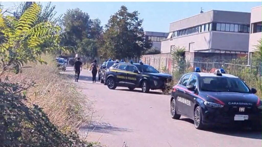 Sgomberato il palazzo del degrado a Tor Sapienza: trovati droga, una pistola e sei scooter rubati (VIDEO) 1