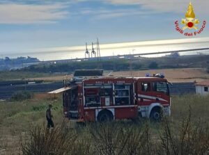 Incendio sulla Braccianese Claudia: vento spinge fiamme verso le abitazioni 1