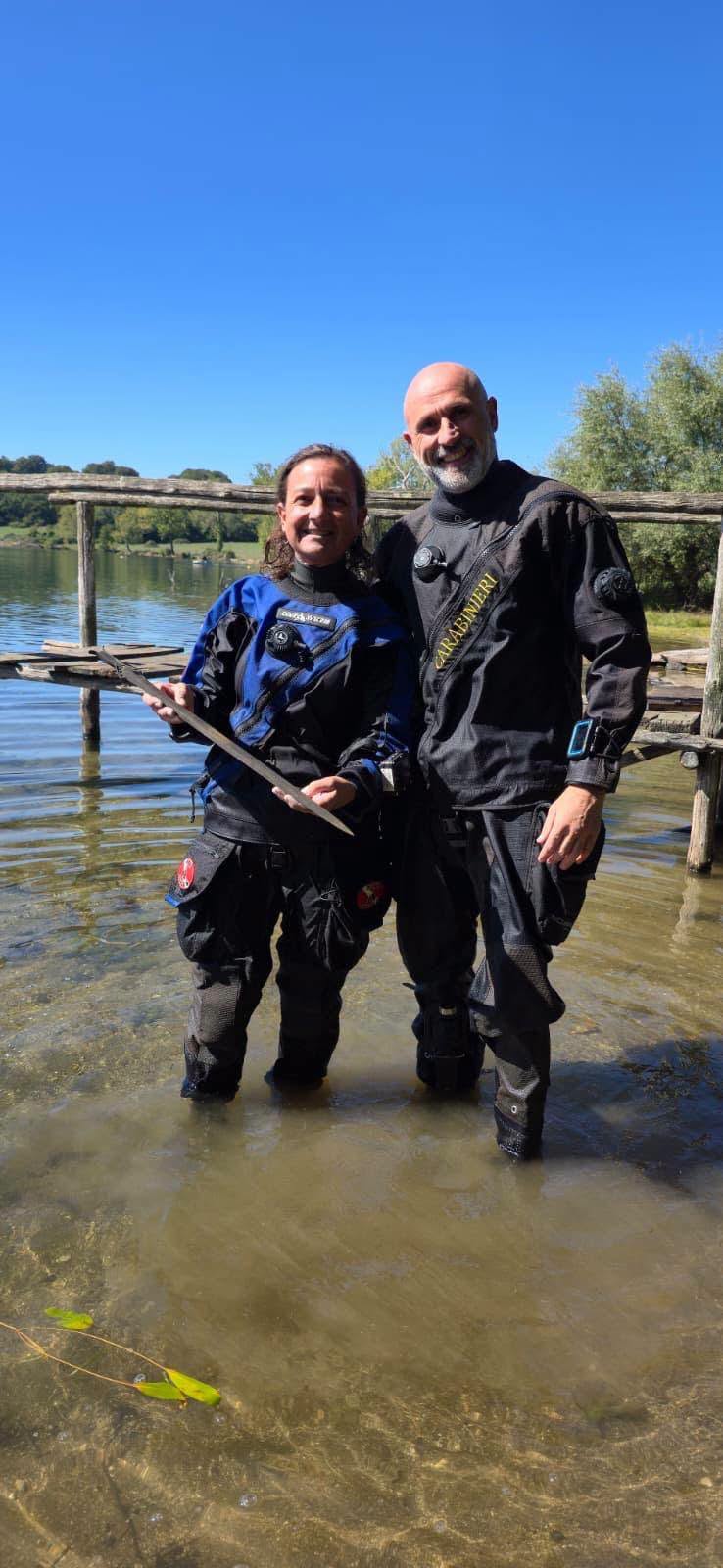 Lago di Mezzano, riemerge una spada di 3.000 anni fa: decisivo l'intervento dei Carabinieri Subacquei di Roma (FOTO) 3