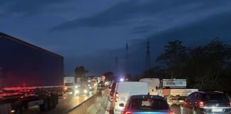 Auto in coda sulla Pontina questa mattina