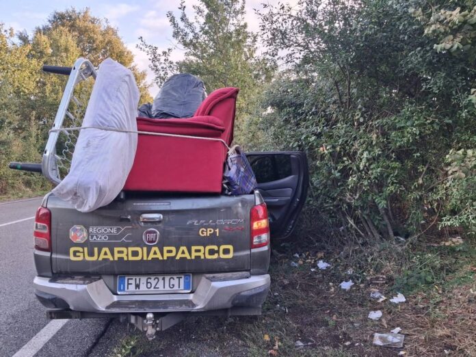 Nel Parco dei Castelli Romani i Guardiaparco bonificano i Pratoni del Vivaro: rimossi rifiuti ingombranti, al via fototrappole e sanzioni