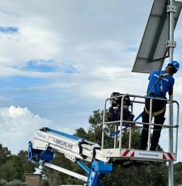 Due nuove telecamere contro l’abbandono dei rifiuti sorvegliano Largo Palinuro e via Valle Caia