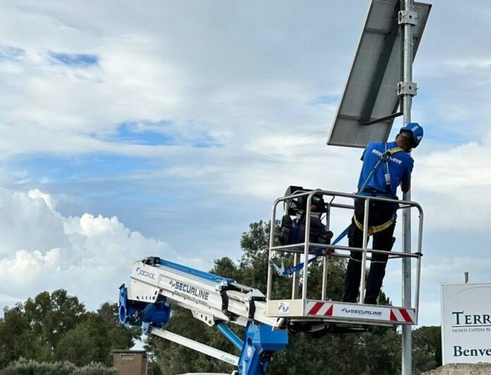 Due nuove telecamere contro l’abbandono dei rifiuti sorvegliano Largo Palinuro e via Valle Caia