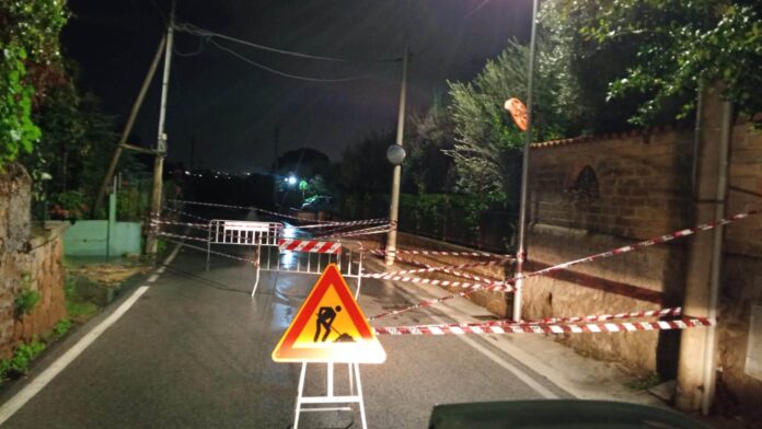 Dissesto della carreggiata ad Albano Laziale per il guasto alla condotta fognaria: tratto interdetto tra Cancelliera e via Canepine
