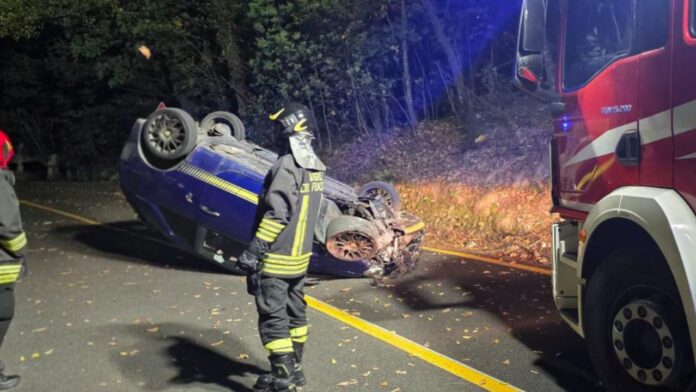 Auto ribaltata cp Incidente tra Allumiere e Tolfa, auto si ribalta sulla provinciale: conducente in ospedale