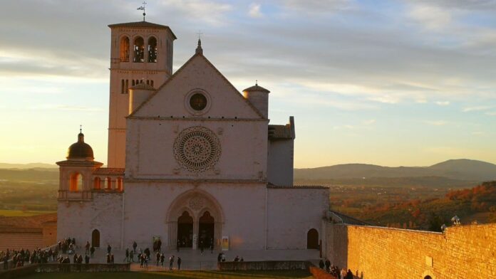 Via di Francesco, il cammino verso Assisi: percorsi, credenziale, cosa vedere, come prepararsi