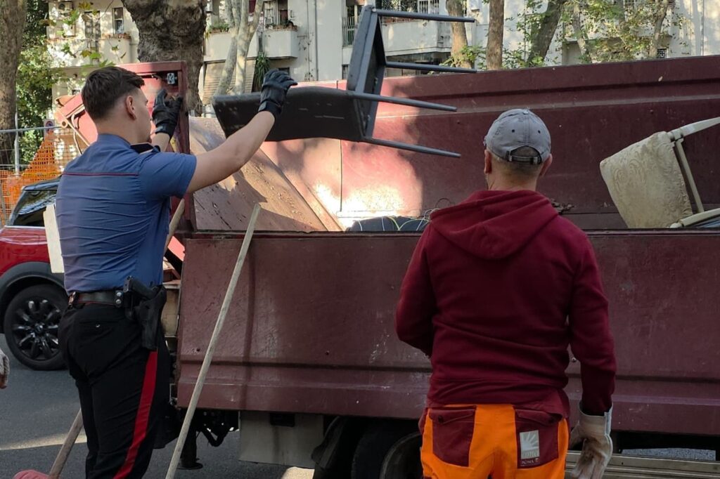 Via le sedie dei pusher al Quarticciolo: blitz dei Carabinieri con 11 arresti e droga nei tombini 1
