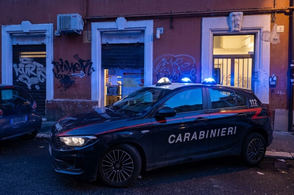 Aggredito a pugni in strada per l’orologio d'oro: rapinatore arrestato dopo inseguimento a Torpignattara 1