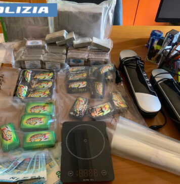 Fermato in via Pietro Maffi con un panetto, un uomo aveva le chiavi di un’abitazione di Casalotti: dentro, hashish conservato a freddo