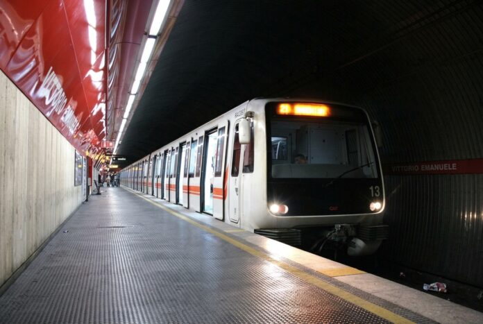 Stop al servizio nelle stazioni di Furio Camillo e Ponte Lungo sulla linea A: treni senza fermata e tempi di ripristino da definire