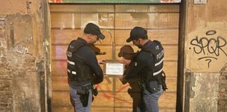 Gravi carenze igieniche e di sicurezza: sotto sequestro un laboratorio di Kebab in centro