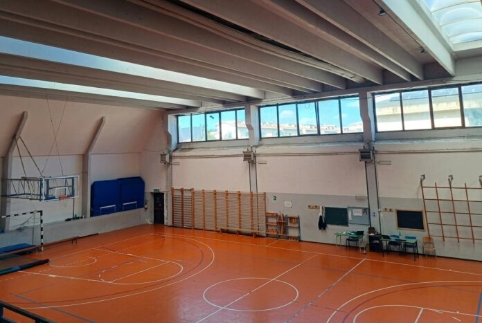 Interventi del Comune nelle scuole di Ladispoli: finiti i lavori per la nuova aula al plesso Ghirlandaio, approvato il cantiere alla palestra Melone
