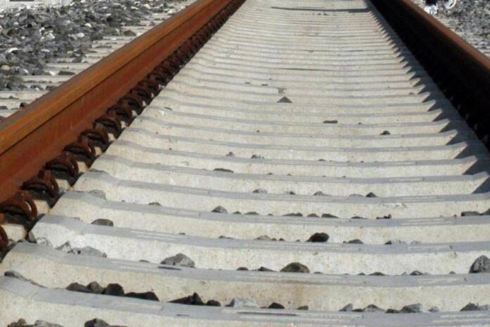 Maltempo, circolazione ferroviaria sospesa su linea Napoli-Salerno via Cava de’ Tirreni per frana