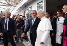 Papa, il chirurgo rassicura: “Pieno recupero in una decina di giorni, non ci sono motivi per rinviare il viaggio in America Latina”