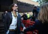 Processo a Russell Brand, la terza accusatrice in aula: “Ho chiuso gli occhi e ho cercato di non essere lì”