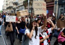 Proteste nei licei in Francia, il prof: “Le occupazioni contro i tagli all’educazione”