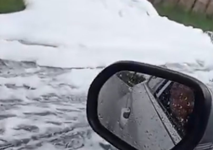 Schiuma in via delle Cinque Miglia ad Anzio, scattano i controlli ambientali (VIDEO) 1