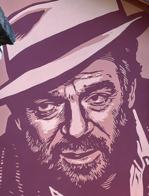 L’ironia e l’eleganza di Ugo Tognazzi rivivono a Velletri: l'ultima opera di Lucamaleonte per il gigante del cinema (FOTO) 1 L’ironia e l’eleganza di Ugo Tognazzi rivivono a Velletri: l'ultima opera di Lucamaleonte per il gigante del cinema (FOTO) 1