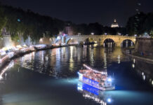 Un palcoscenico galleggiante per la Tosca: come assistere allo spettacolo gratuito lungo il Tevere