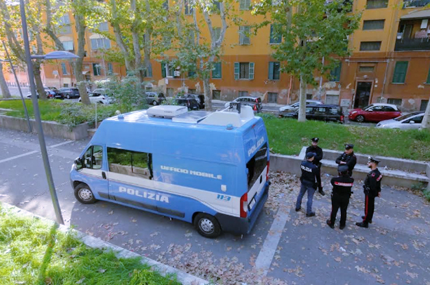 Pugno duro al Quarticciolo: 8 fermi e sequestri di droga con il via al presidio h24 delle forze dell'ordine (FOTO) 2