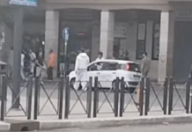 La rissa a Ostia in piazza della Stazione del Lido: aggressione fisica sul marciapiede, sotto gli occhi di passanti e pendolari
