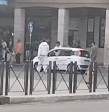 La rissa a Ostia in piazza della Stazione del Lido: aggressione fisica sul marciapiede, sotto gli occhi di passanti e pendolari