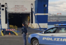 Controlli al porto di Civitavecchia portano a diversi fermi tra passeggeri in fuga all'estero e veicoli con documenti falsi 