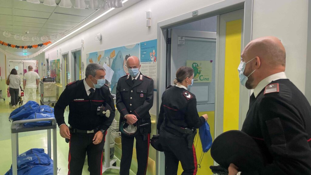 Carabinieri al Gemelli di Roma: sorrisi e doni ai bambini di Oncologia pediatrica 2