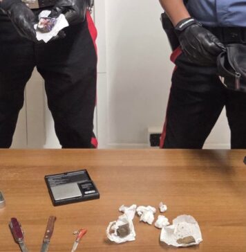 Sorpreso con hashish in strada, scatta la perquisizione casalinga: un arresto a Tor San Lorenzo