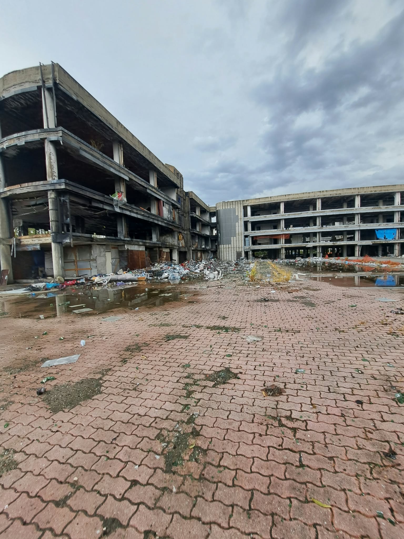 Ruspe a Tor Sapienza nel “palazzo del crack”: al via l'abbattimento in via Tallone 2