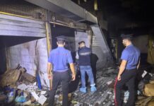 Un forte boato e il fumo nei garage di una palazzina nel quadrante est di Roma hanno fatto temere il peggio: nessun ferito