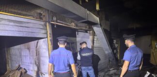 Un forte boato e il fumo nei garage di una palazzina nel quadrante est di Roma hanno fatto temere il peggio: nessun ferito