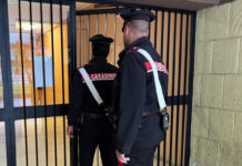 Anziano smaschera la truffa della rapina al Flaminio: finto carabiniere bloccato sul pianerottolo (VIDEO)
