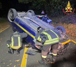 Incidente tra Allumiere e Tolfa, auto si ribalta sulla provinciale: conducente in ospedale 1 Incidente tra Allumiere e Tolfa, auto si ribalta sulla provinciale: conducente in ospedale 1