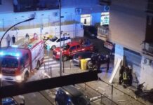 Bomba carta contro il Punto Snai a Ciampino: vetrina distrutta e auto danneggiate