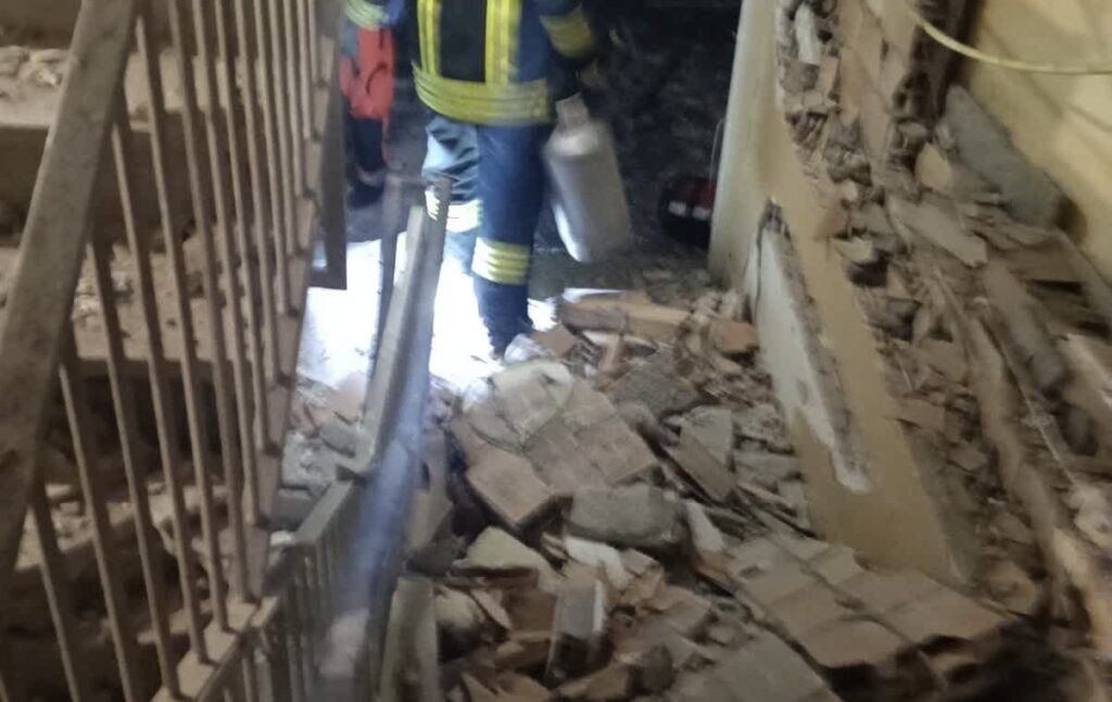 Bomba a Ostia, strage sfiorata: l’ordigno piazzato nell’androne. Indaga la Mobile (VIDEO) 1