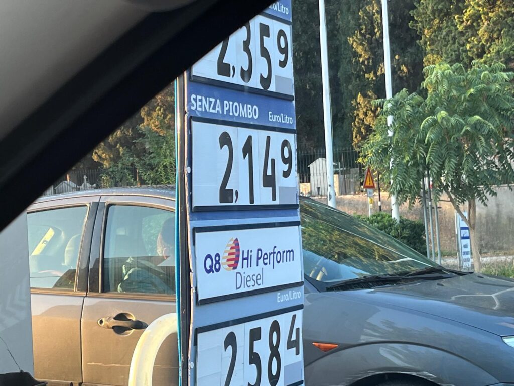 Carburanti: 10mila pompe tagliano i prezzi, ma nei piccoli centri la benzina resta alle stelle 1