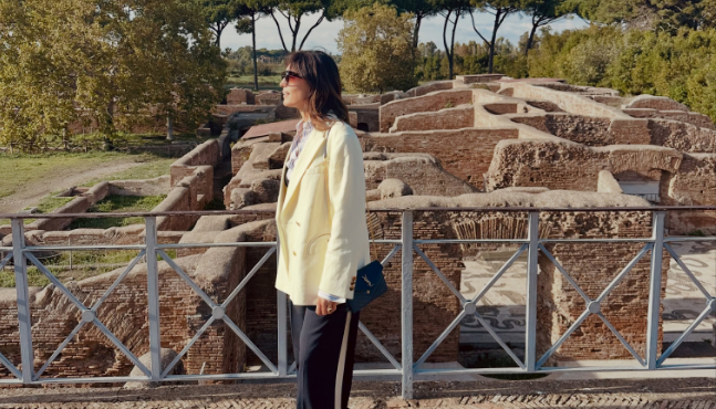 Caterina Balivo visits Ostia Antica with her family
