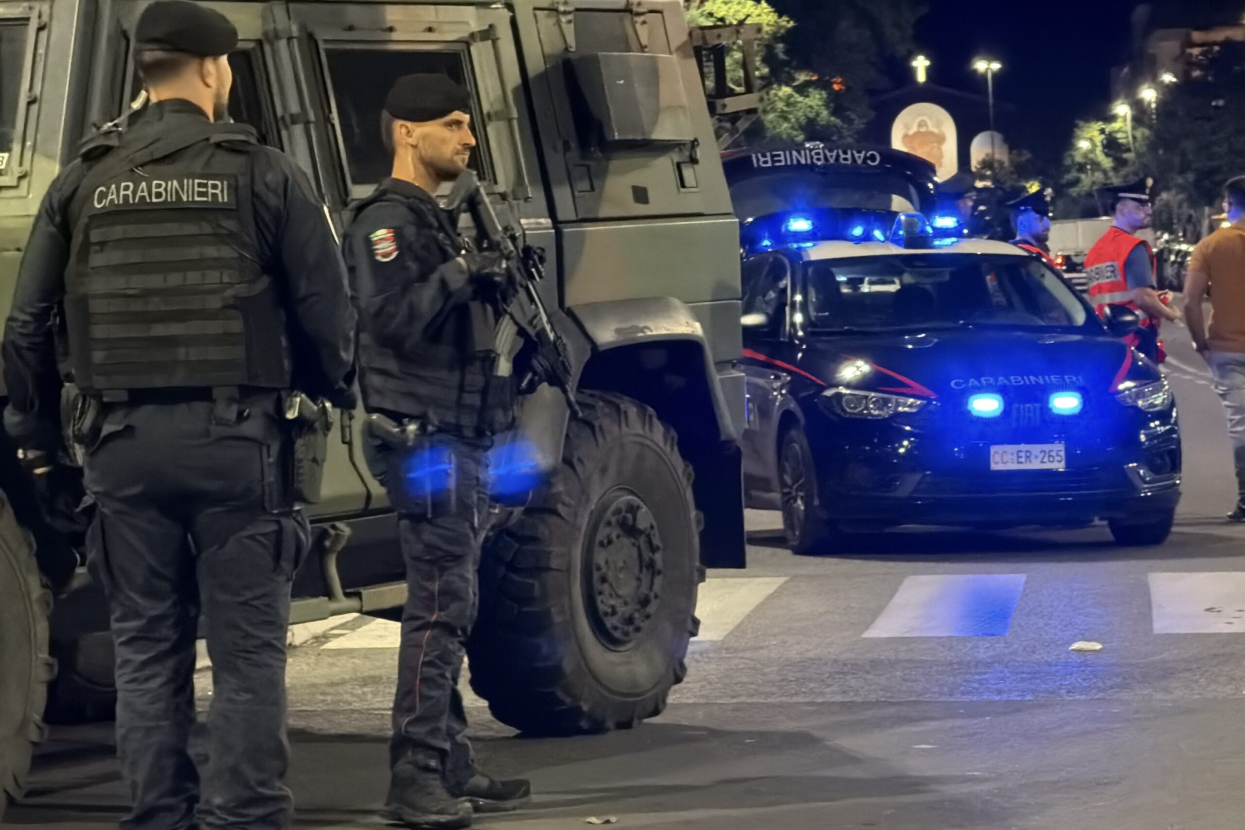 Blitz a Roma: cocaina, controlli a tappeto e blindati "Lince" nei quartieri a rischio. Il bilancio del maxi operazione 1 Blitz a Roma: cocaina, controlli a tappeto e blindati "Lince" nei quartieri a rischio. Il bilancio del maxi operazione 1