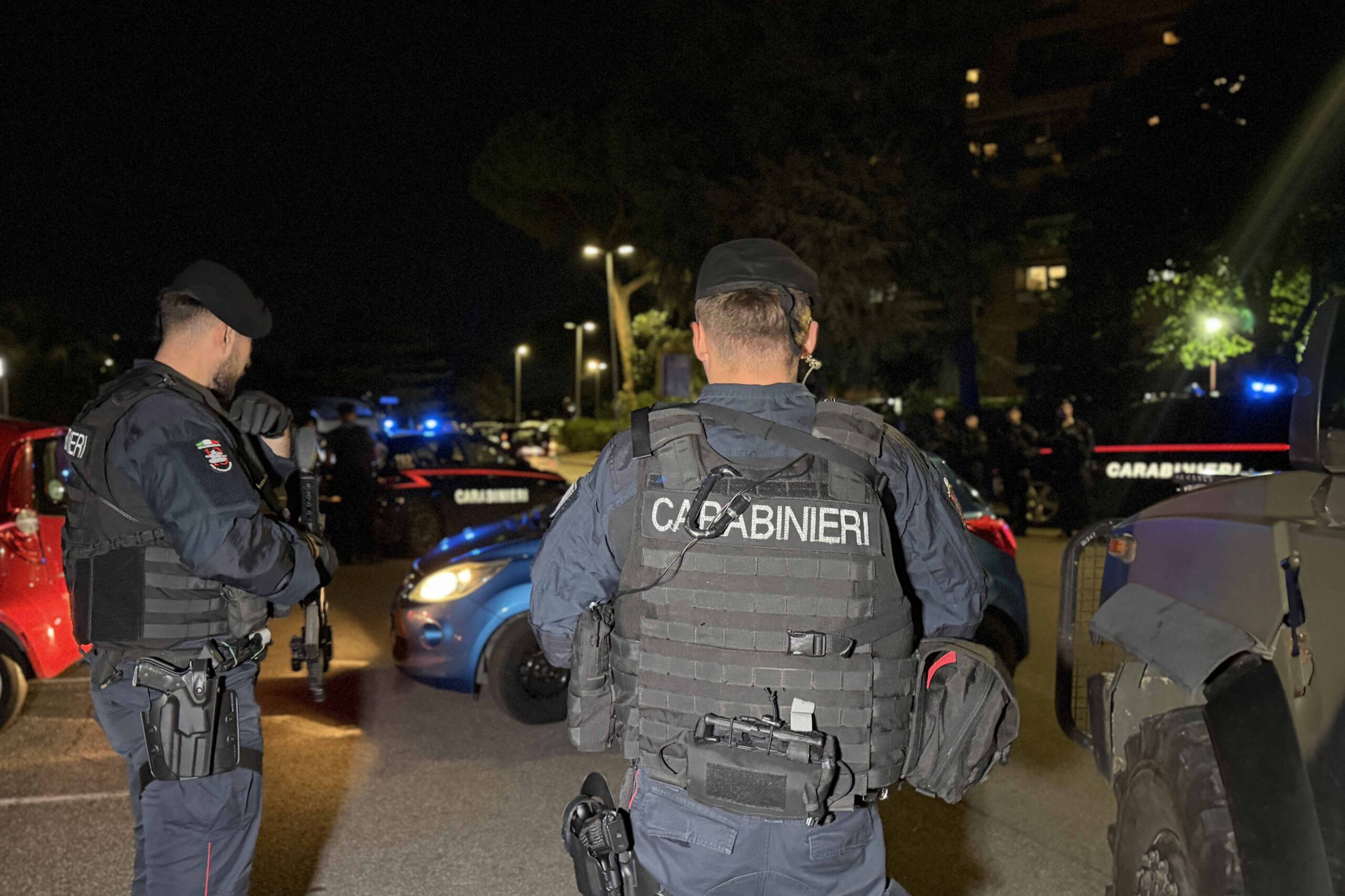 Blitz a Roma: cocaina, controlli a tappeto e blindati "Lince" nei quartieri a rischio. Il bilancio del maxi operazione 2 Blitz a Roma: cocaina, controlli a tappeto e blindati "Lince" nei quartieri a rischio. Il bilancio del maxi operazione 2