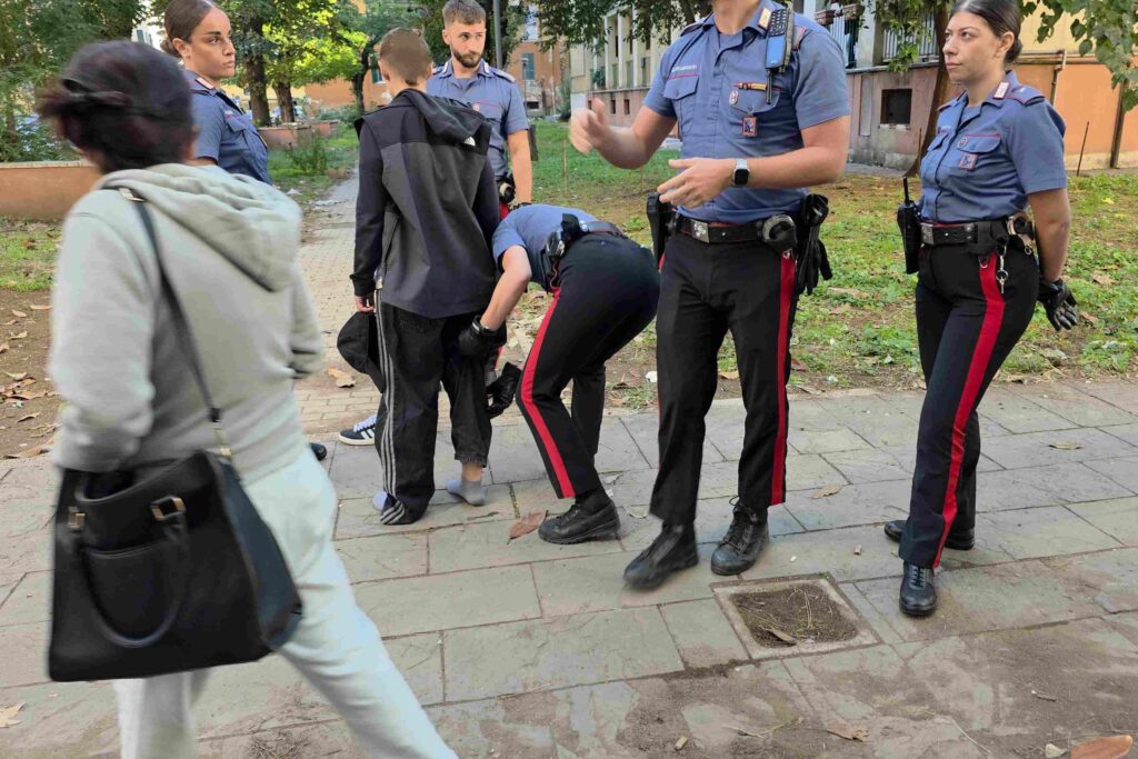 Blitz al Quarticciolo, carabinieri in azione per 12 ore: 11 arresti e 1.000 dosi di crack e cocaina sequestrate 1