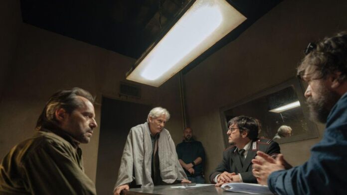 Estranei, arriva la nuova serie tv di Rai 2 con un super cast: trama, anticipazioni e quando va in onda