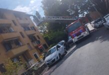 Momenti di apprensione a Ostia per la caduta improvvisa di un cornicione: nessun ferito e area subito transennata